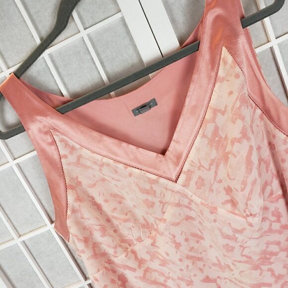 Ann Taylor Sleeveless V-neck Floral Sleeveless Top Size XL - Picture 2 of 8